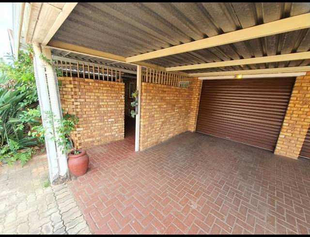 2 BEDROOM TOWNHOUSE FOR SALE IN CLARINA